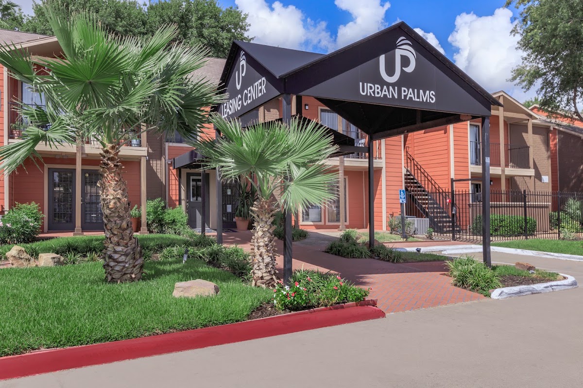 6200 Gessner apartments at 8721 Town Park Dr,  Houston, TX