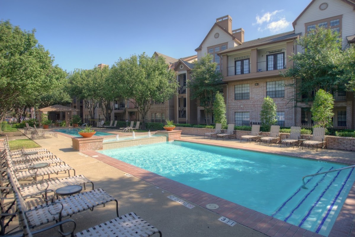 Greenbriar Park apartments at 7777 Greenbriar St, Houston, TX
