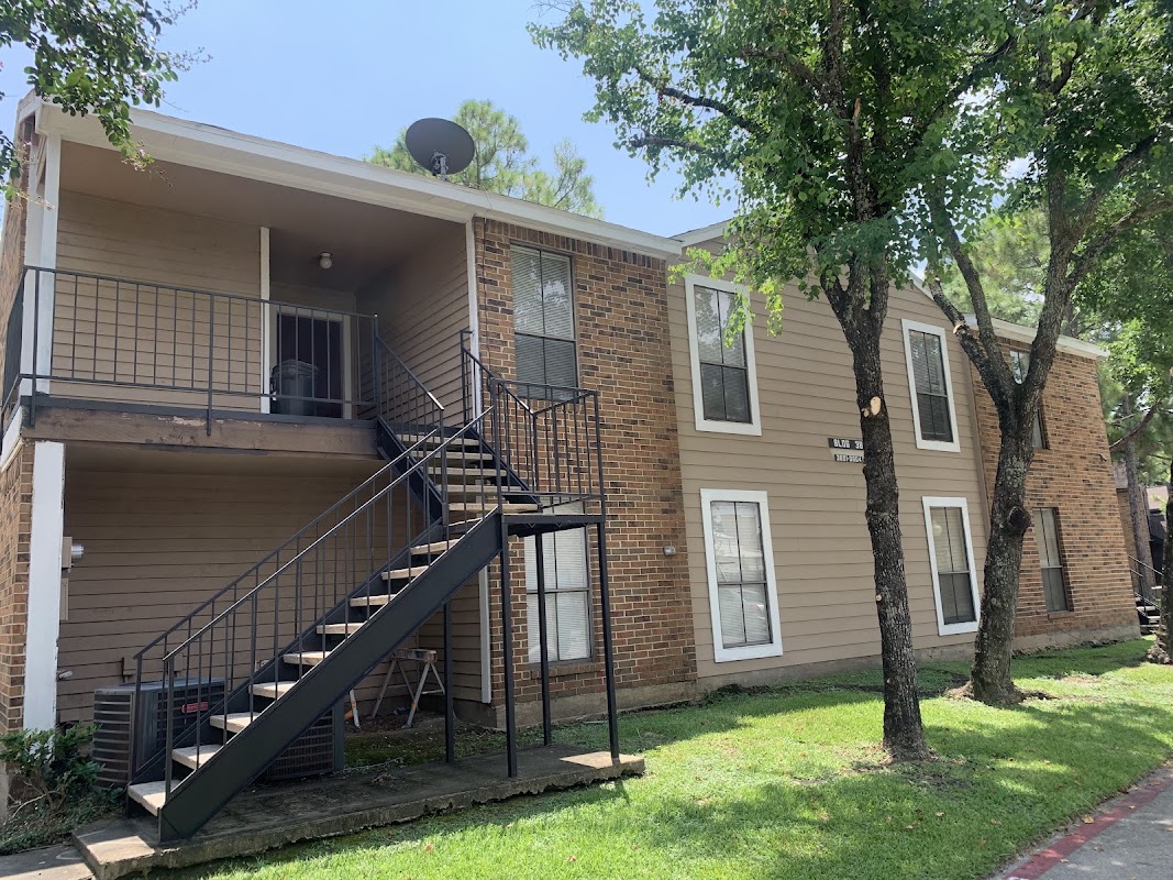 Inwood Village apartments at 7200 T C Jester Boulevard, Houston, TX